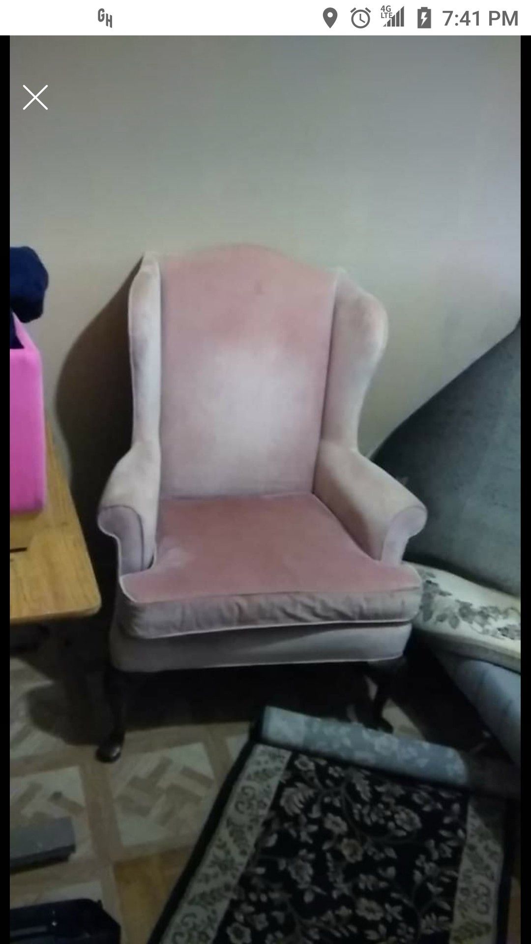 Pink sofa chair 20$ obo