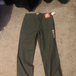 Dockers Off the Clock Khaki Pants – 36x32 Olive Green (NWT, Straight Fit)