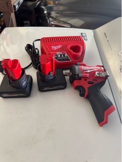 Milwaukee impact gun wrench 1/2 two battery  high output xc5.0 and charger