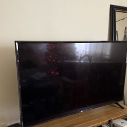 4K UHD  55” LG TV