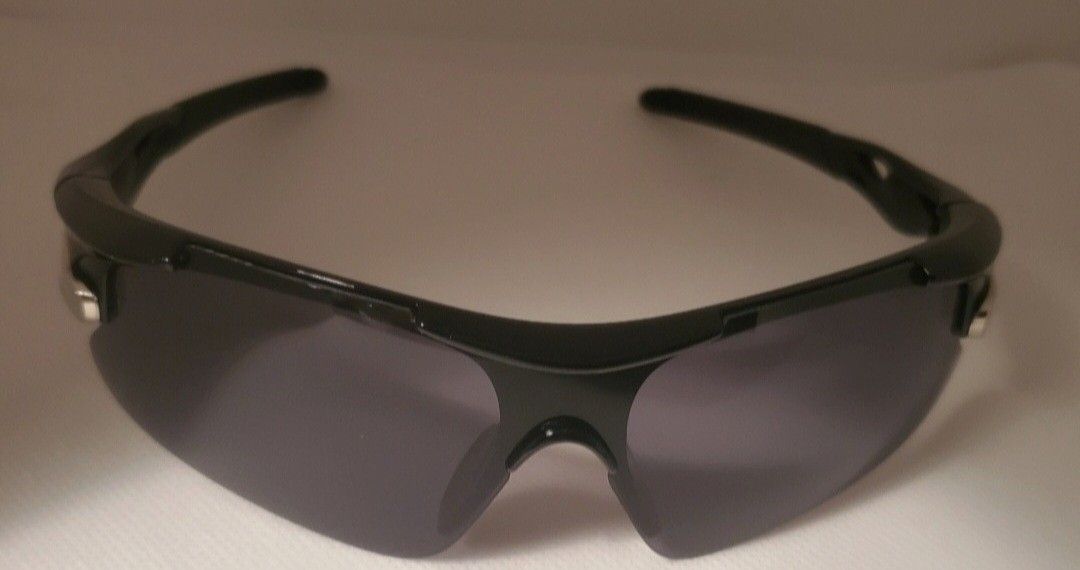 Brand New Beautiful Men's Sunglasses ( Never Used ).