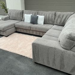 Stunning Gray Sectional Couch In Excellent Condition - Free Same Day Delivery 🚚