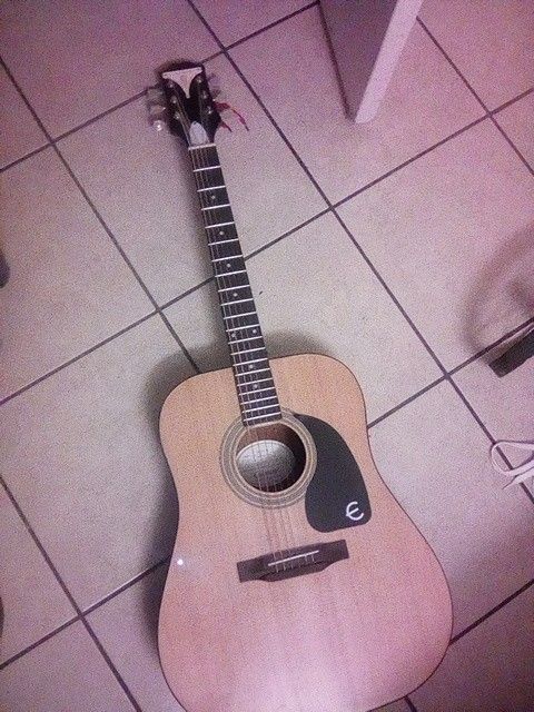Epiphone pro-1 aucustin guitar