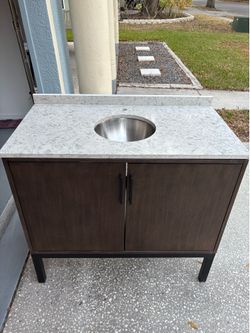 kitchen sink/vanity