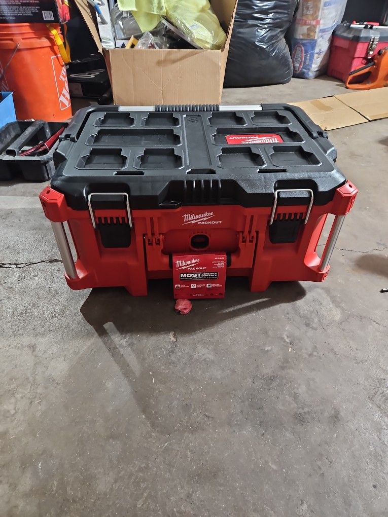 Brand New Milwaukee Packout Tool Box With Handle