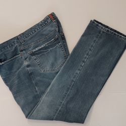 Cremiux men's jeans in size 34x32 are a classic pair of blue denim pants in a regular straight fit. These solid jeans feature a zipper closure, button