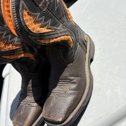 Ariat Kids Boots Size 2.5  ( Hesperia Ca )