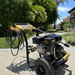 DEWALT 3600 PSI 2.5 GPM Gas Cold Water Professional Pressure Washer - Unleash the Power of Clean!