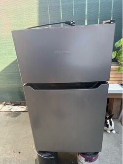 Mini fridge