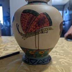 4 Different Butterflys Vase Really Nice And Decorative 
