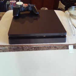 PS4 w/1 Remote 