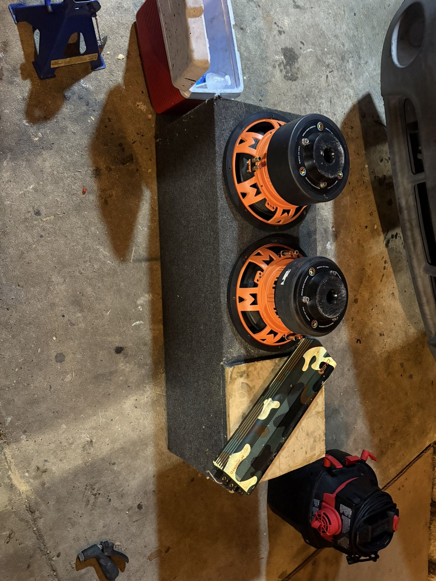 2 12” Memphis Mojo M3’s And D4S Amp