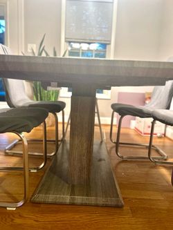 Beautiful Extendable Dining Table