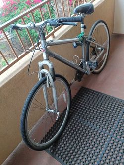 SCHWINN TRAILWAY HYBRID BIKE 17”FRAME, 27” WHEELS