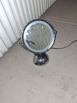 Jilbare Illuminated Vanity Mirrow