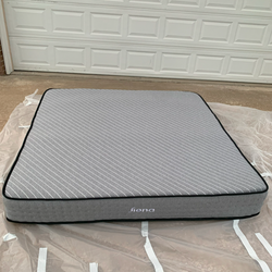 Siena Queen Mattress - Excellent Condition! $200