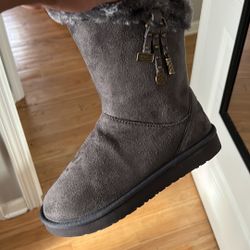 Brand New Gray Uggs Size 7
