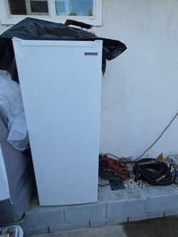 THOMSON UPRIGHT FREEZER
