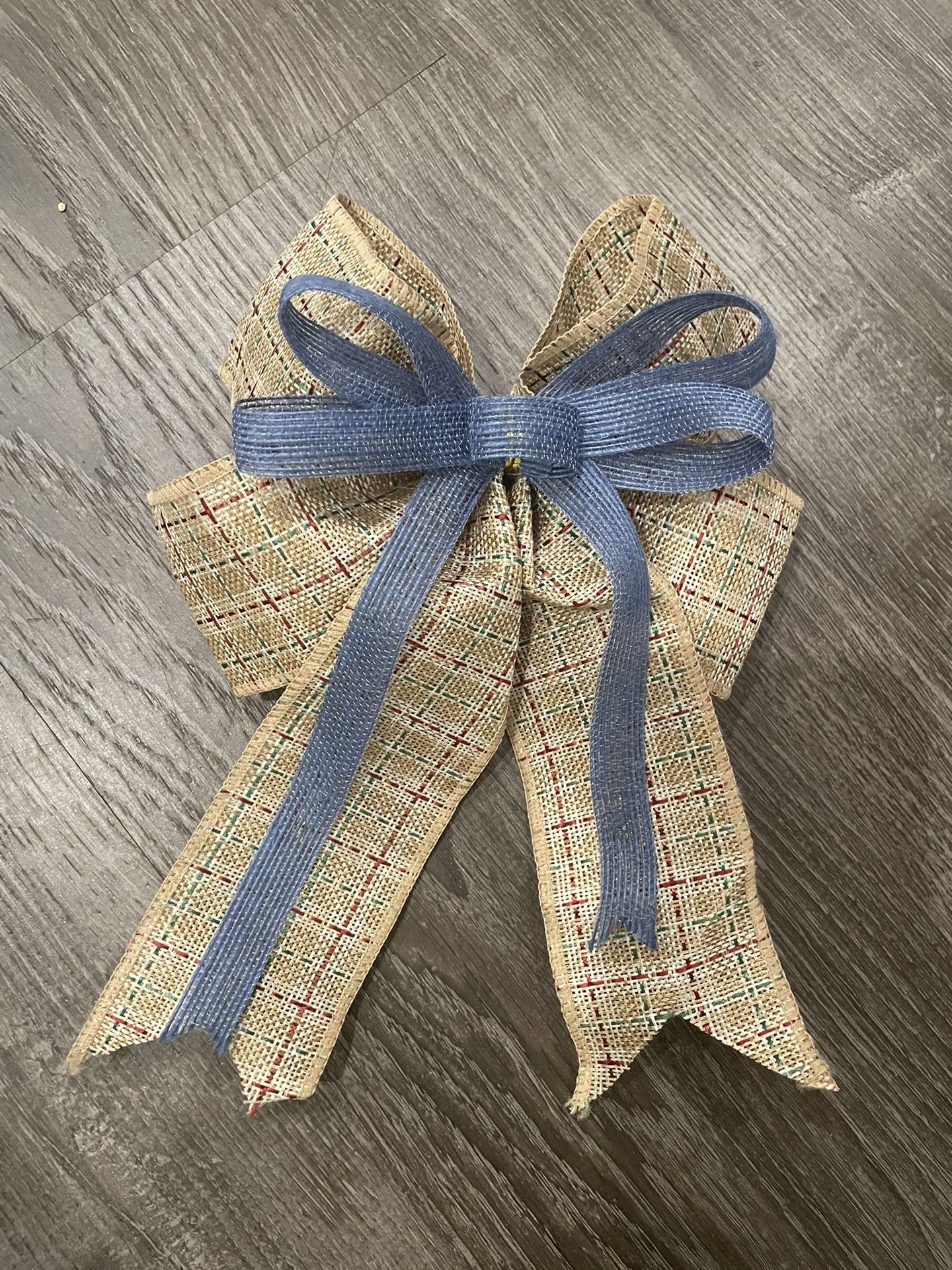 10 Burlap Bows