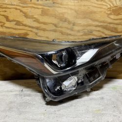 2019 2020 2021 2022 Toyota Prius Headlight Passenger Side - Right Side 