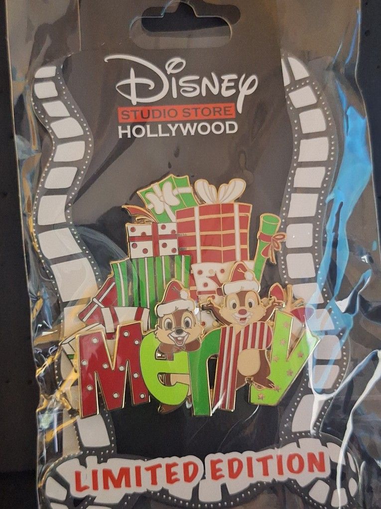 Disney Chip & Dale Holiday Pin (LE 300)
