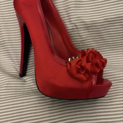 Women's shoes, never worn, without box. Size 7 US