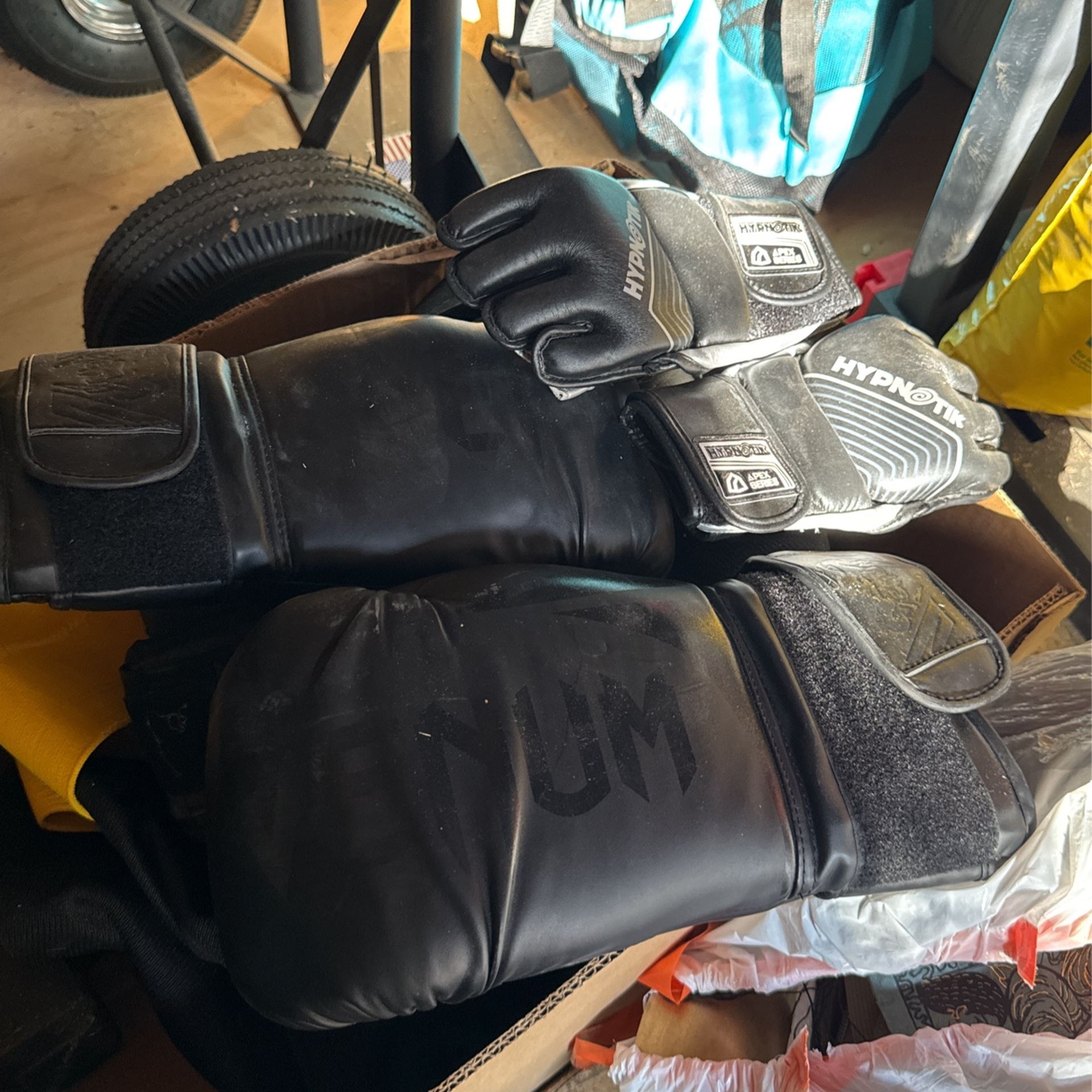 Boxing Gloves And MMA Gloves