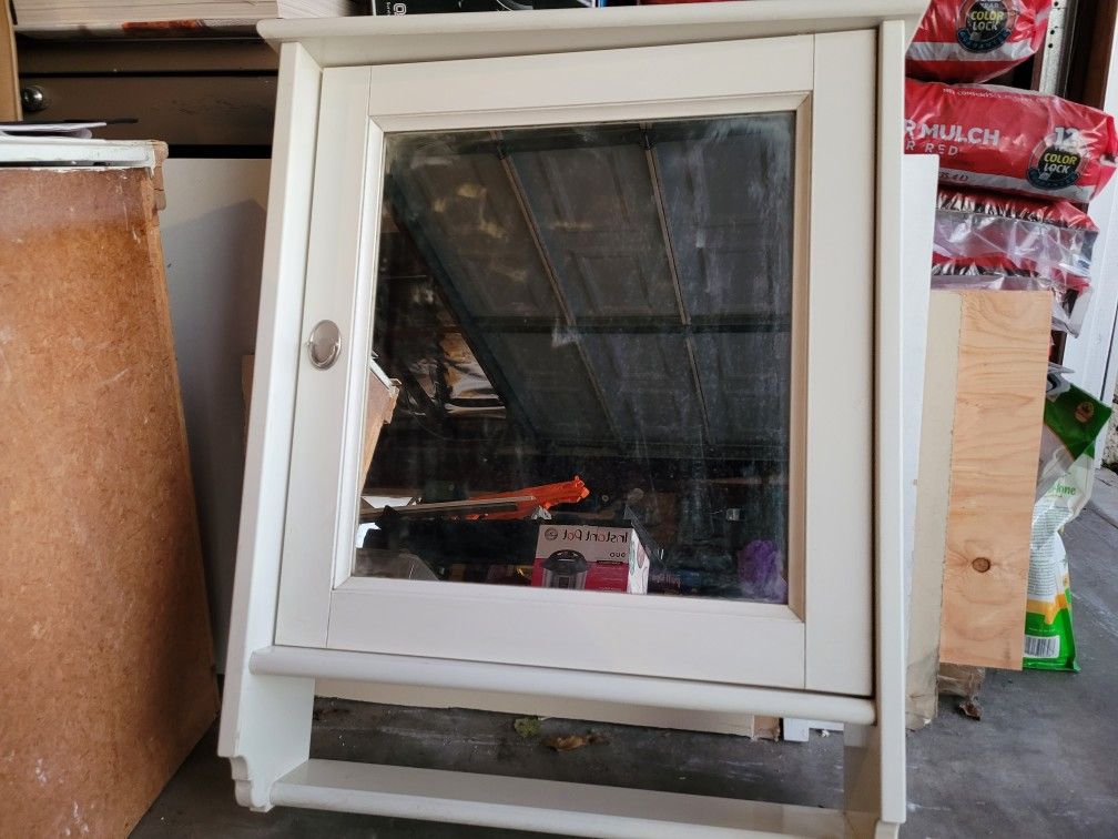 Enter Cabinet And Mirror