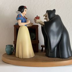 Disney Snow White & Apple Hag Figurine