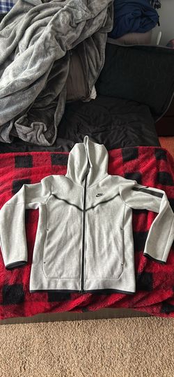 SM grey nike tech