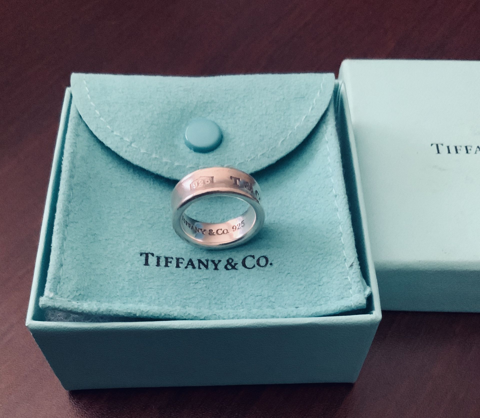 AUTHENTIC EXCELLENT CONDITION TIFFANY & CO 925 RING SIZE 5.5