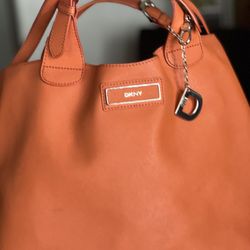 DKNY SAFFIANO  LEATHER TOTE