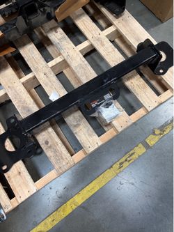 Curt 13598 Tailer Hitch 21-26 Tesla Model Y