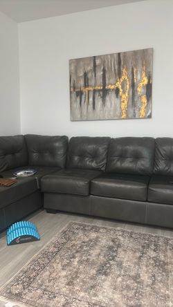 Couch is tirn but very usable