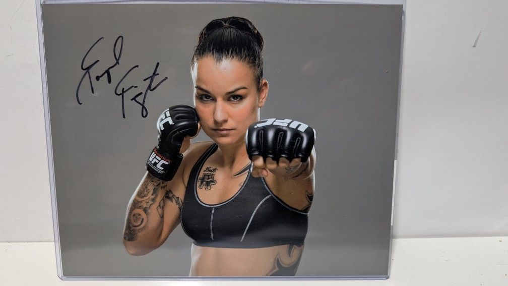 Raquel Pennington UFC Authentic Signed Autographed 8x10 Photograph Collectible