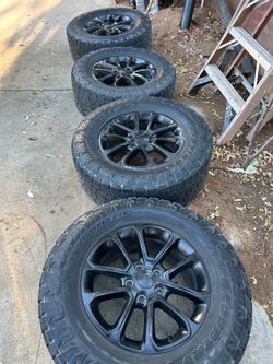 Rims jeep grand Cherokee , Toyo tires 285/65r18
