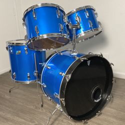 Ludwig Big Beat Outfit Drum Kit - Blue Silk 1970s/80s
