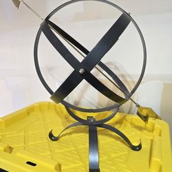 English Garden Globe Decoration Metal arrow