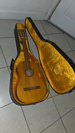 Guitar / Case / Strings