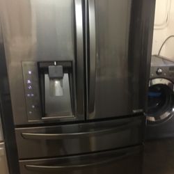 LG 4 Door French Door Refrigerator (Counter Depth)