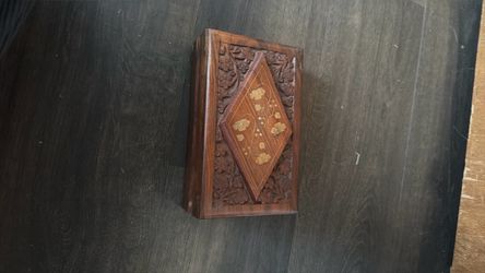 Box of random jewelry