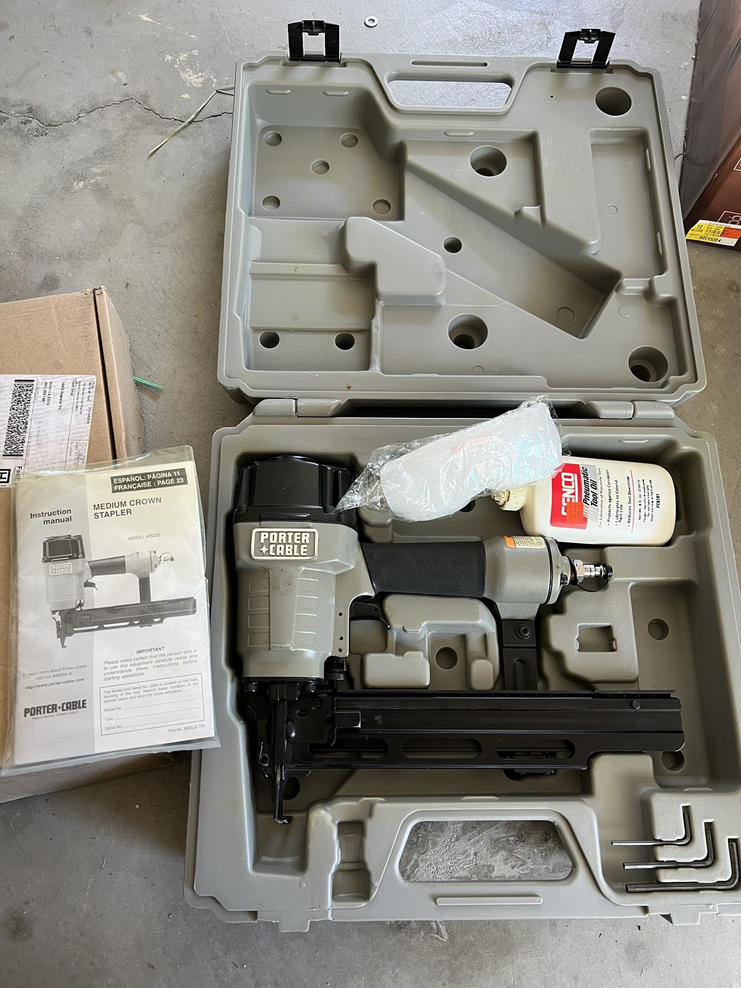 Porter Cable MS200 16ga Medium Crown Stapler w/ staples