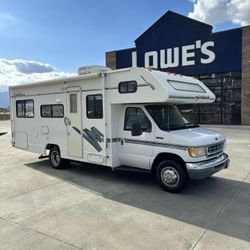Class C, Rv Motorhome, low mileage, sleeps up to six people