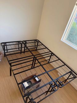 Foldable bed frame
