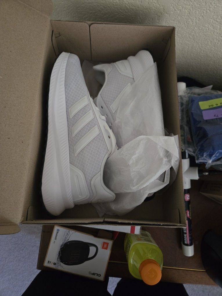  Adidas 