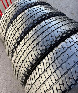 245/75/17 Michelin set de Tires con 80% de vida las 4