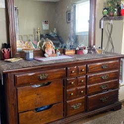 Ladies Eathan Allen  9 Draw Dresser