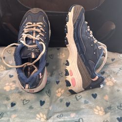 Women’s Sketchers Size 6