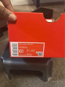 dunk high's university red 6.5y