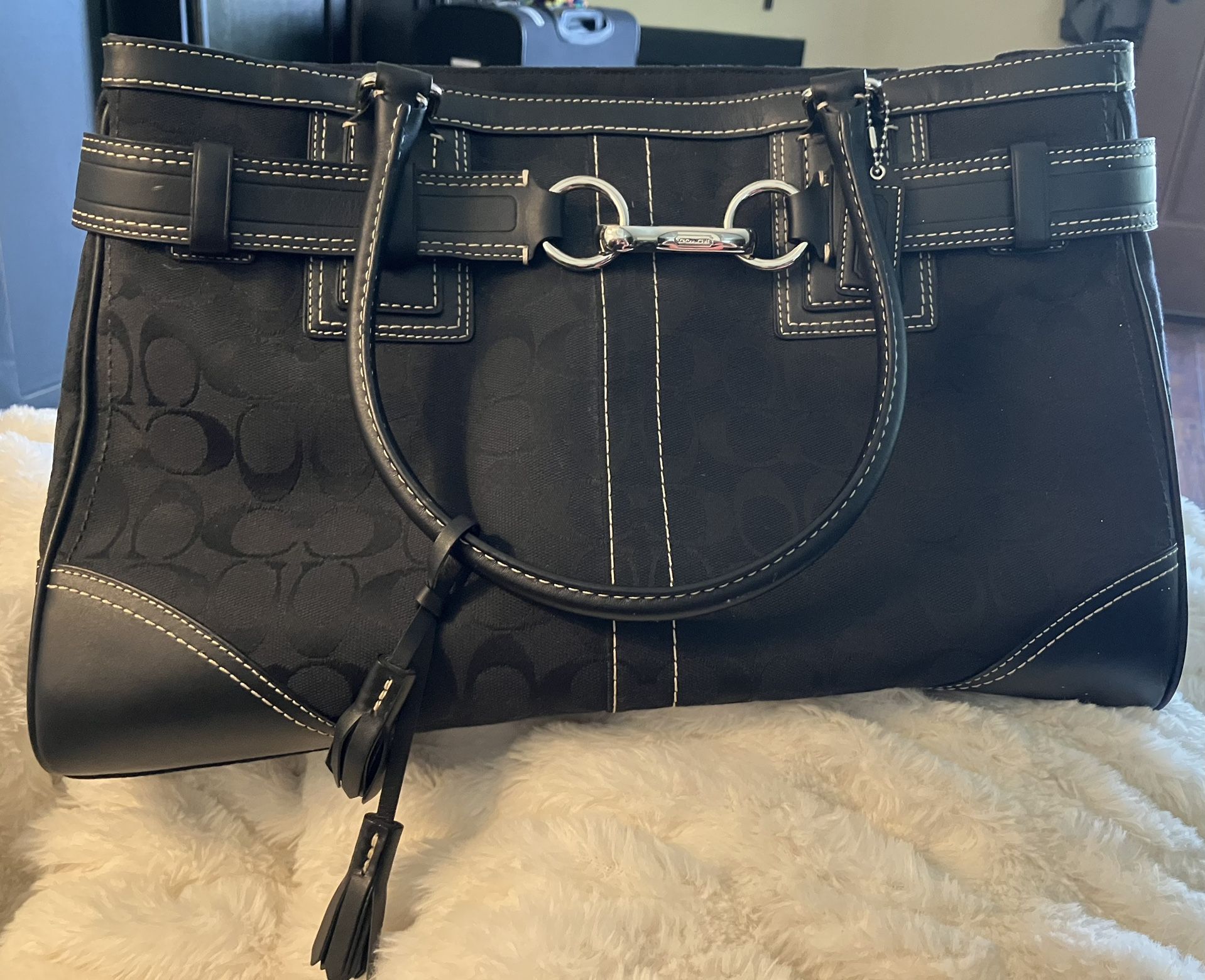 COACH BLACK HANDBAG 🌺 And Cover 
